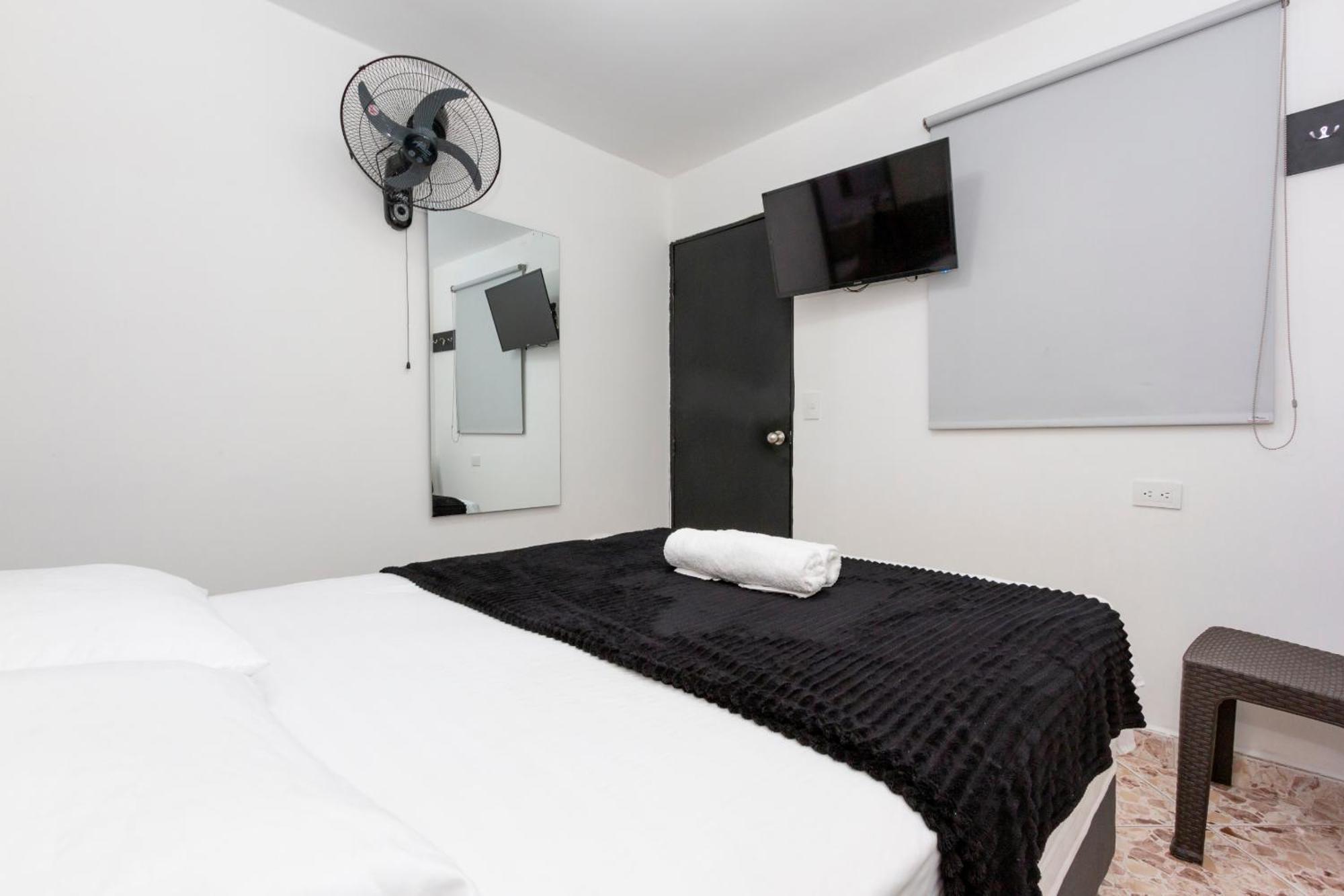 Hotel De Leon Estadio Medellin Ngoại thất bức ảnh