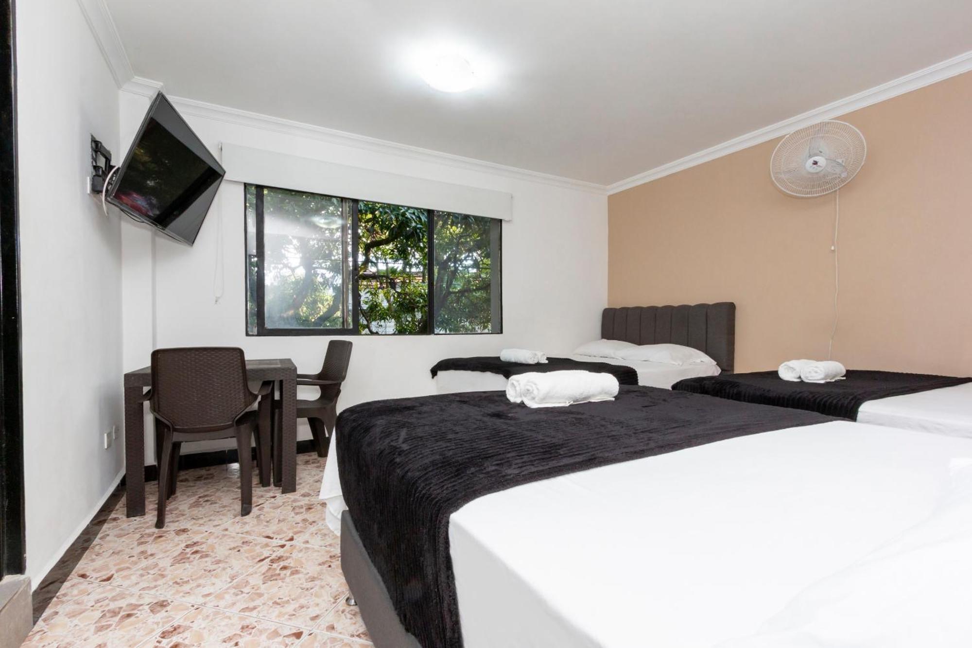 Hotel De Leon Estadio Medellin Ngoại thất bức ảnh