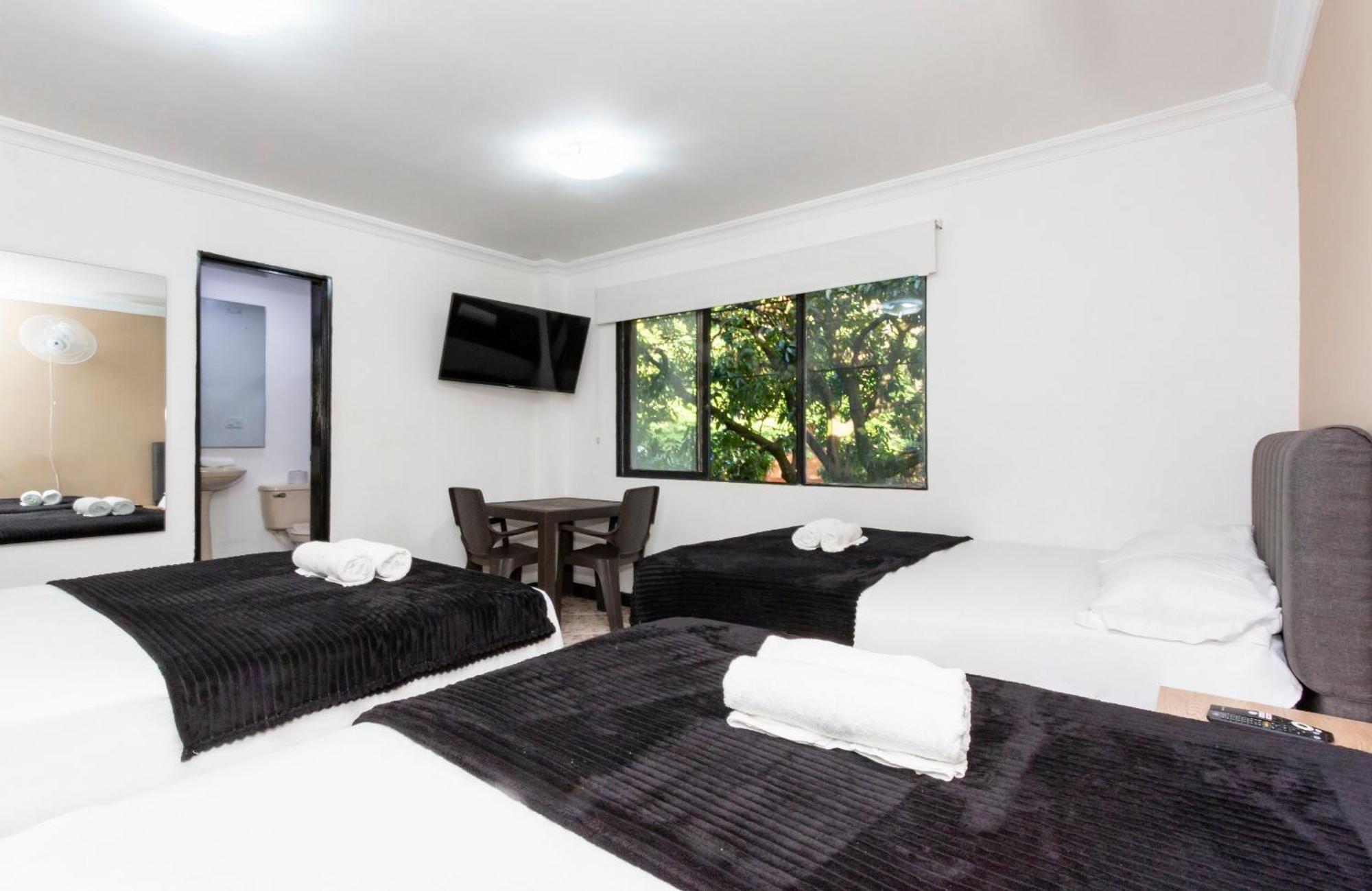 Hotel De Leon Estadio Medellin Ngoại thất bức ảnh