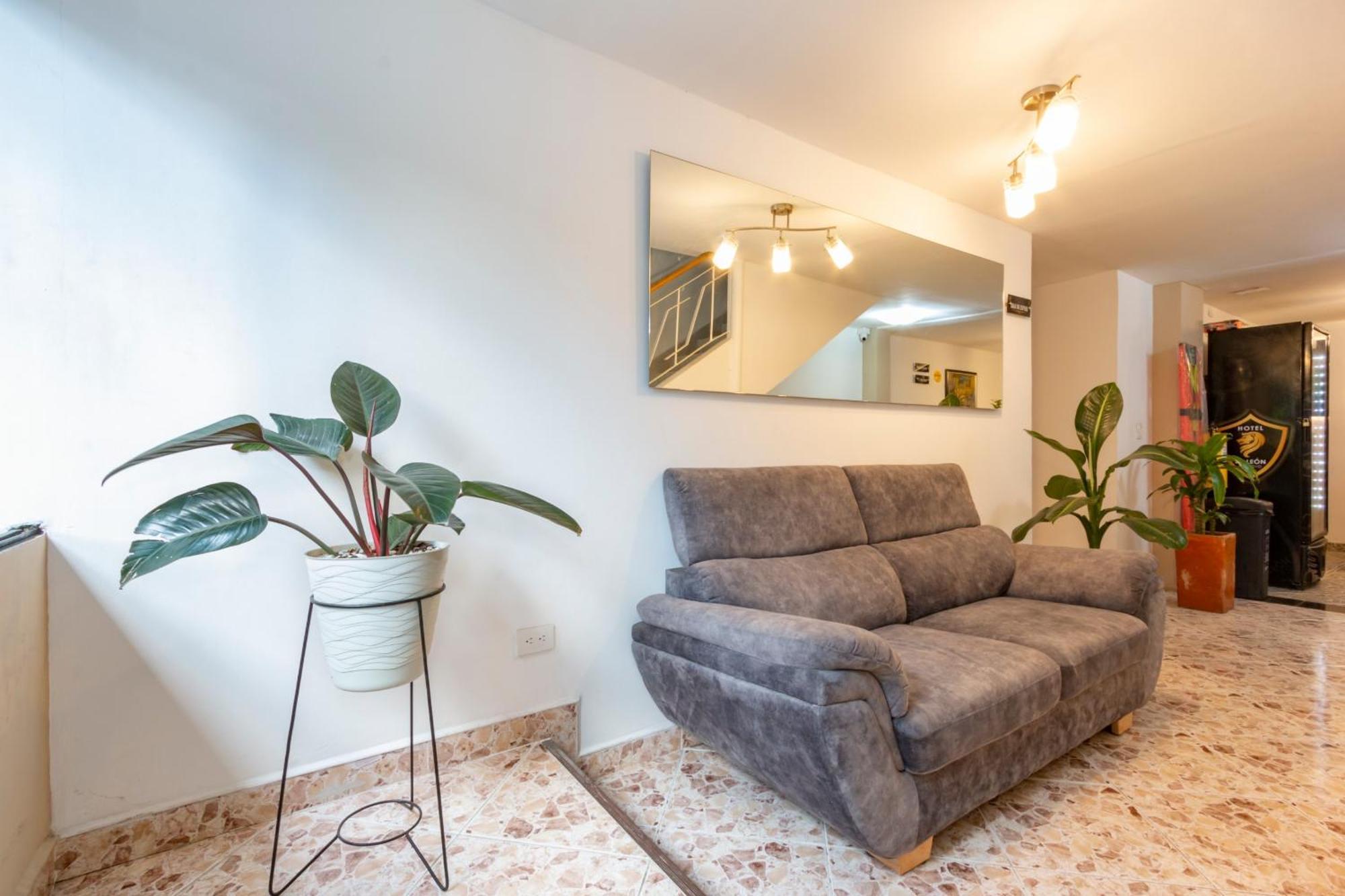 Hotel De Leon Estadio Medellin Ngoại thất bức ảnh
