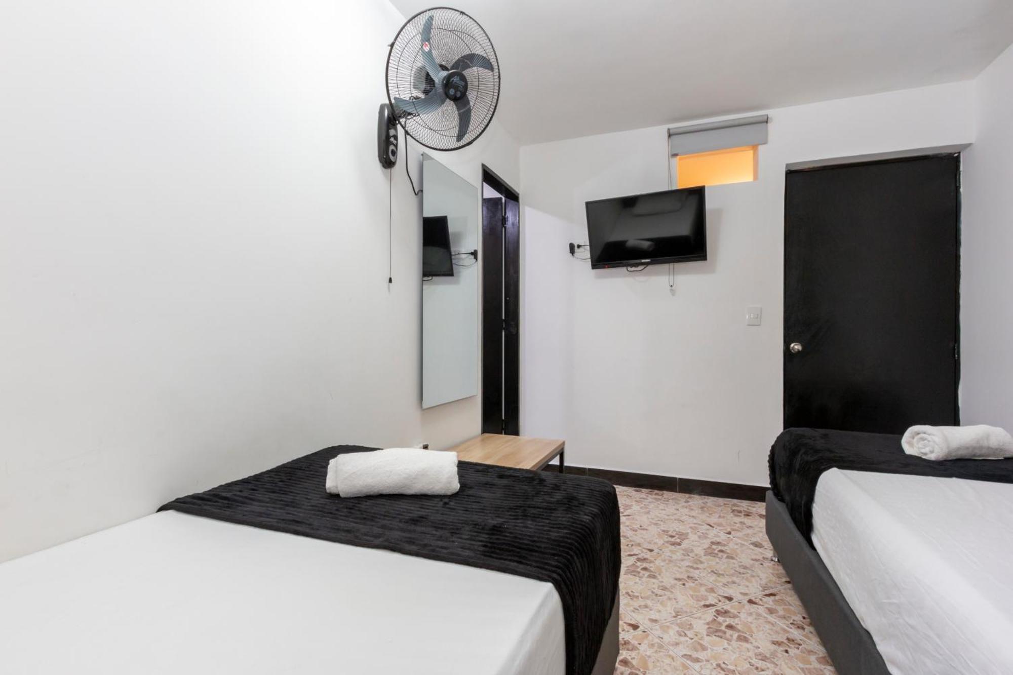 Hotel De Leon Estadio Medellin Ngoại thất bức ảnh
