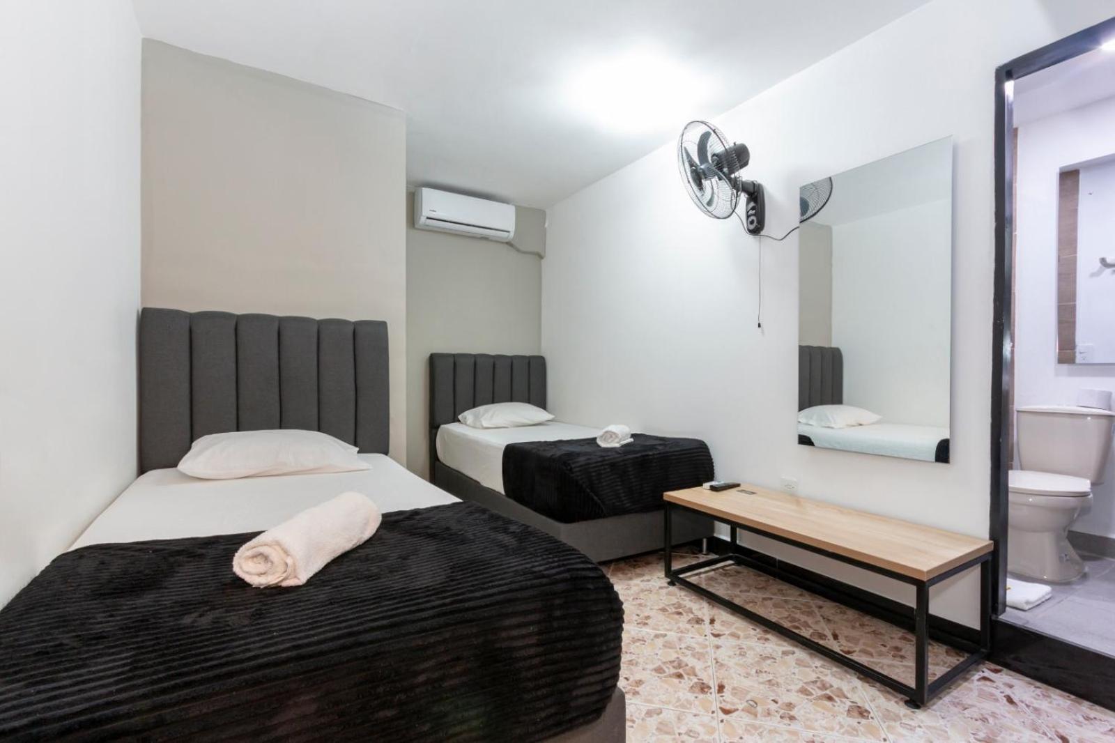Hotel De Leon Estadio Medellin Ngoại thất bức ảnh