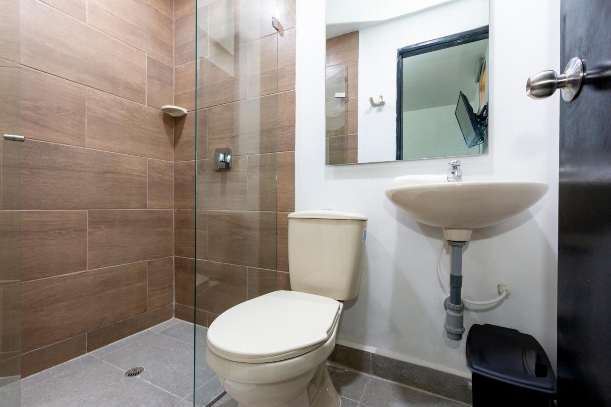 Hotel De Leon Estadio Medellin Ngoại thất bức ảnh