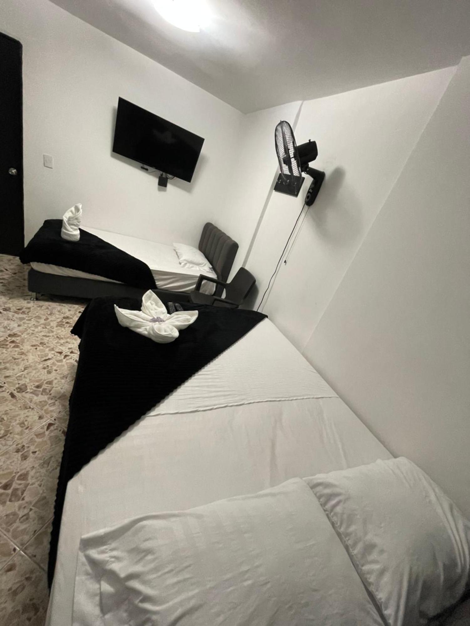 Hotel De Leon Estadio Medellin Ngoại thất bức ảnh